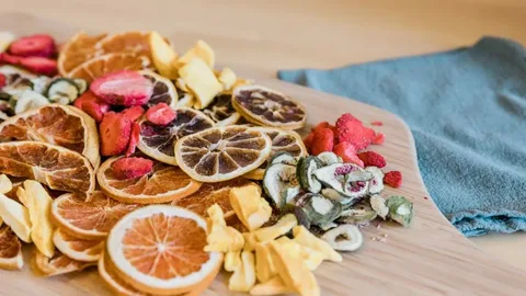 تصویر 3 از میوه خشک مخلوط طبیعی با تکه های سالم و دست نخورده میوه